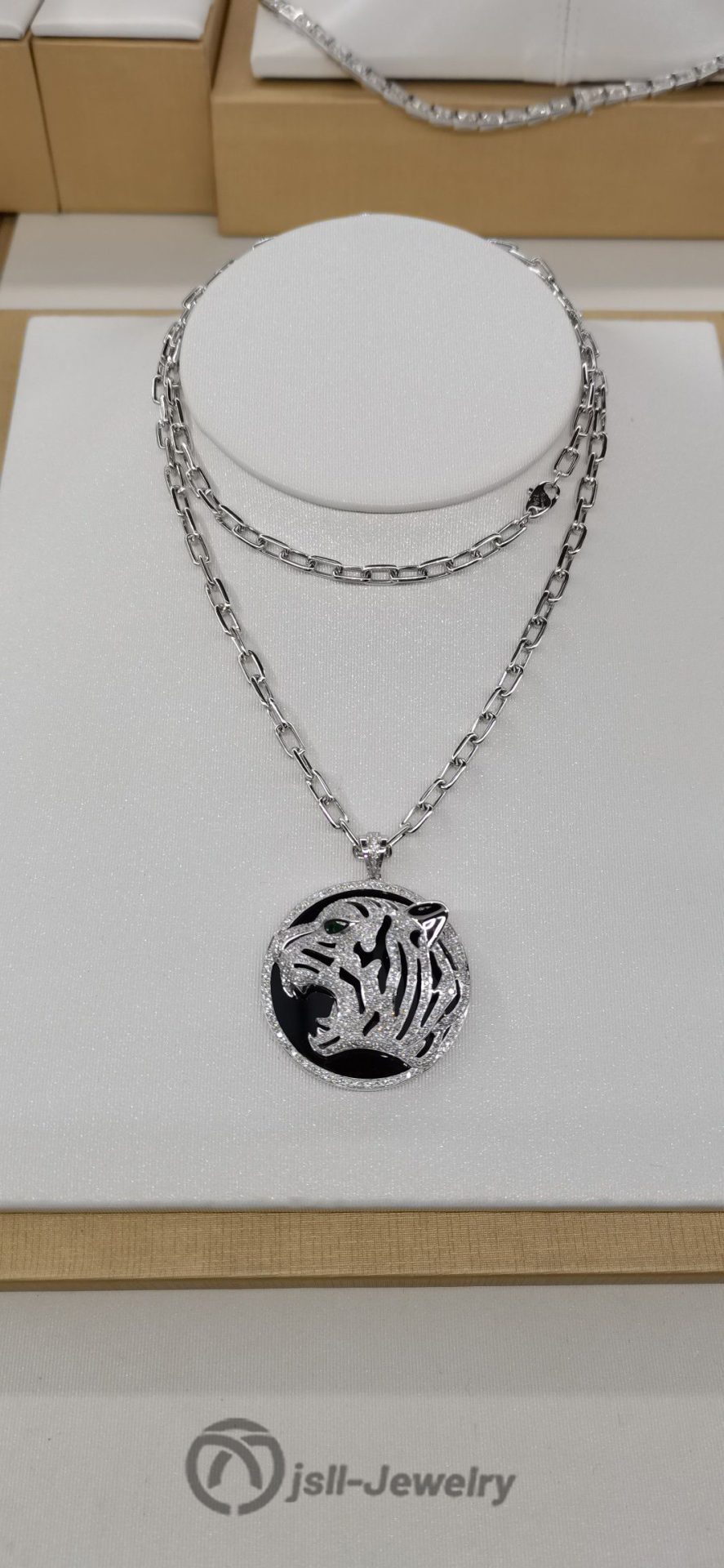 Jsll-Jewelry | 18K white gold with diamondsLuxury leopard head necklace