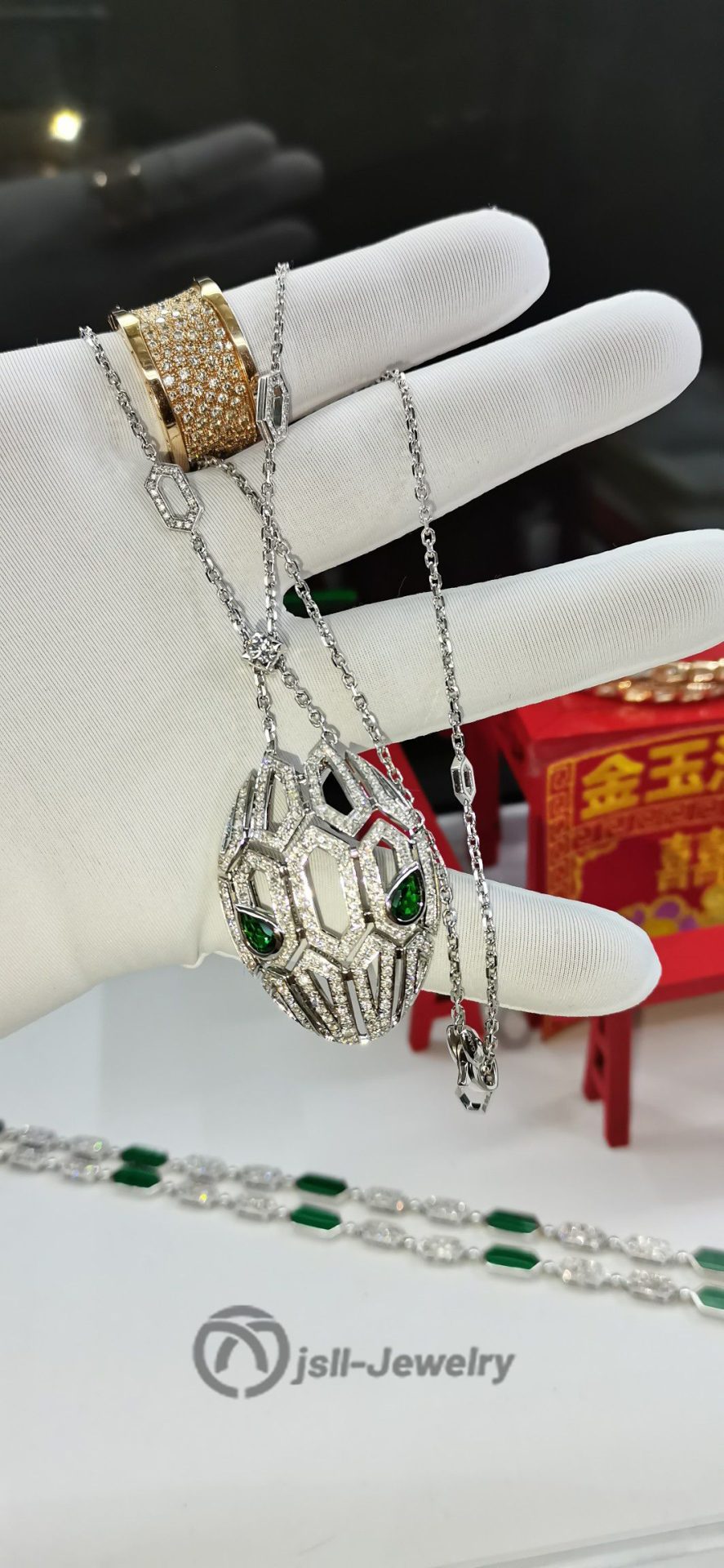 Jsll-Jewelry | 18K white gold inlaid with diamonds, emeralds, hollow snake head pendant necklace