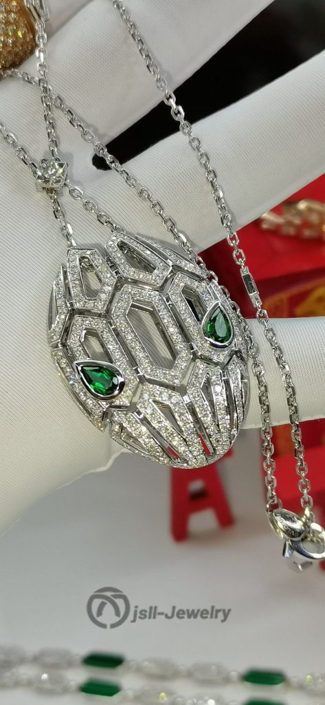 Jsll-Jewelry | 18K white gold inlaid with diamonds, emeralds, hollow snake head pendant necklace