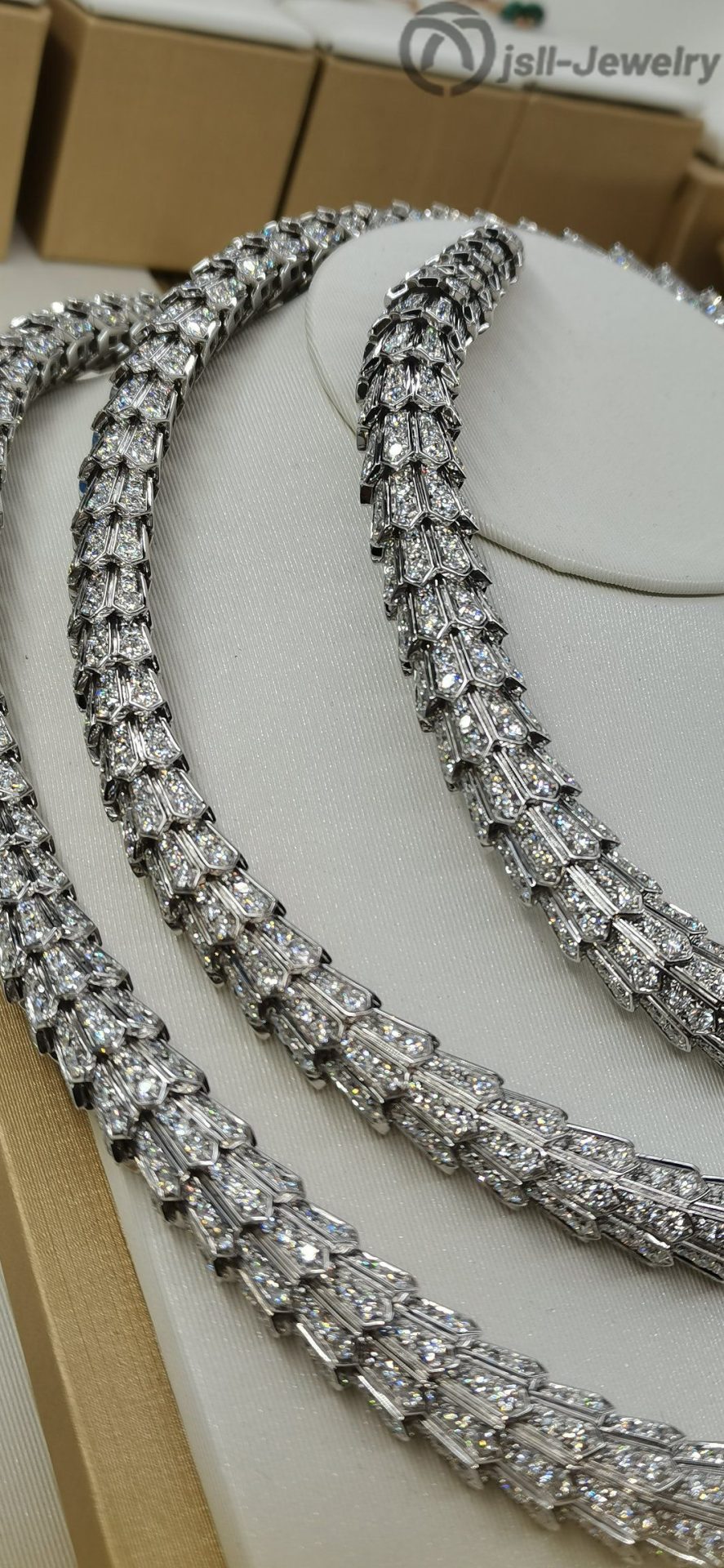 Jsll-Jewelry | 18K white gold inlaid with diamonds, rich family full of stars snake necklace