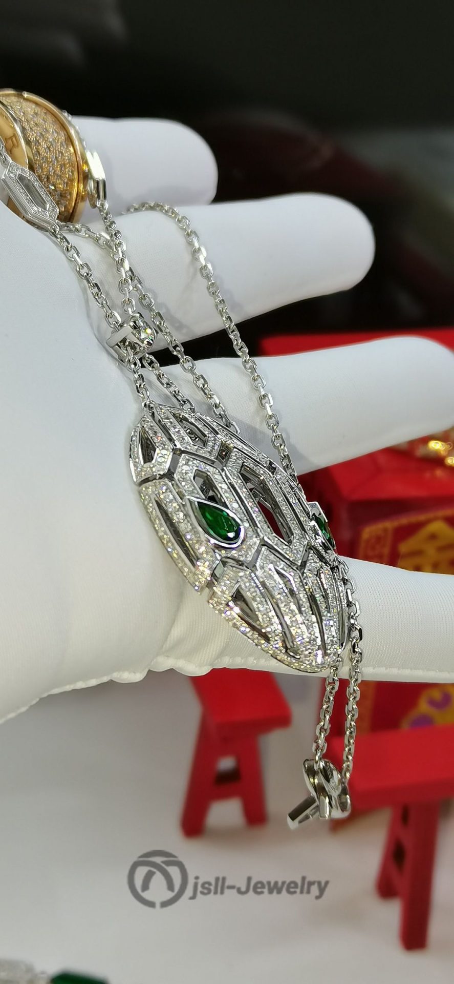 Jsll-Jewelry | 18K white gold inlaid with diamonds, emeralds, hollow snake head pendant necklace