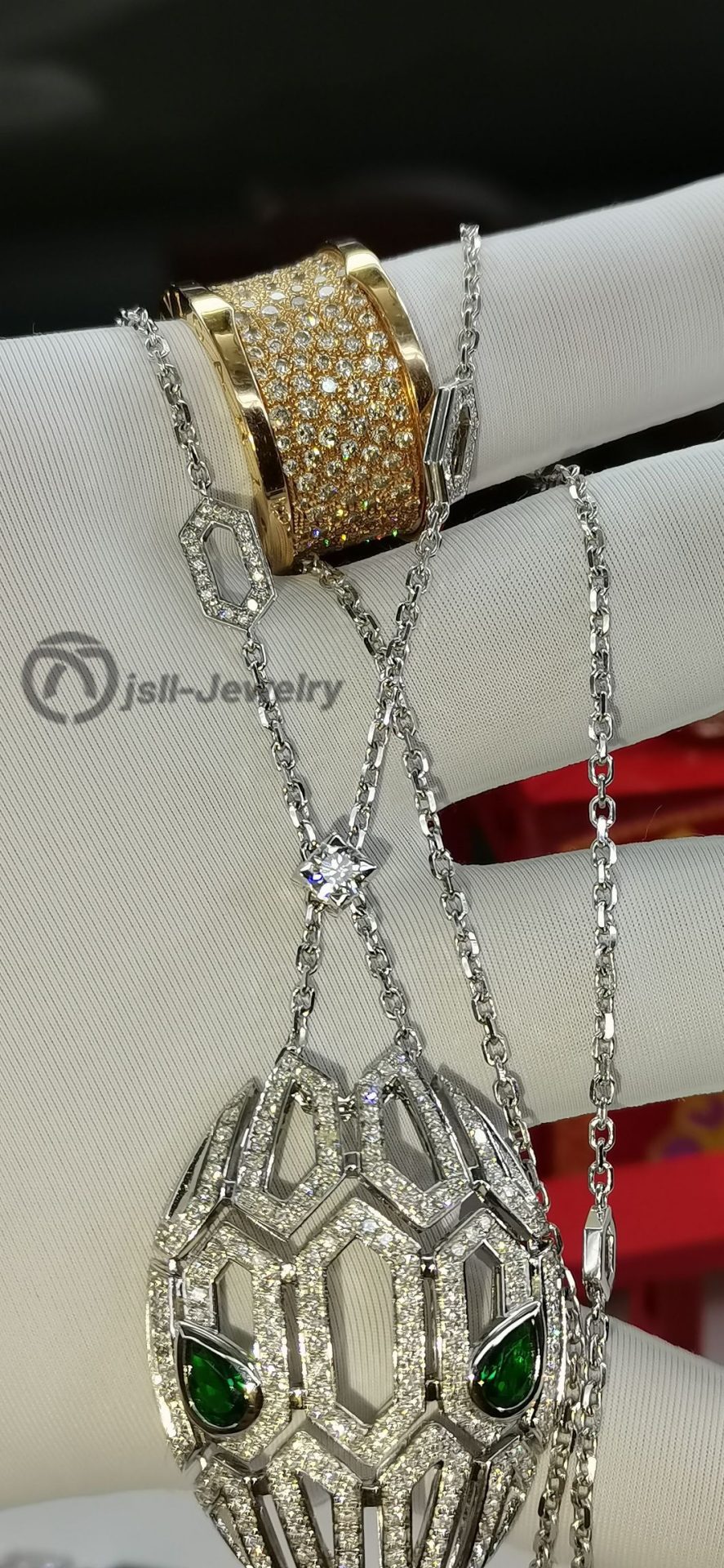 Jsll-Jewelry | 18K white gold inlaid with diamonds, emeralds, hollow snake head pendant necklace