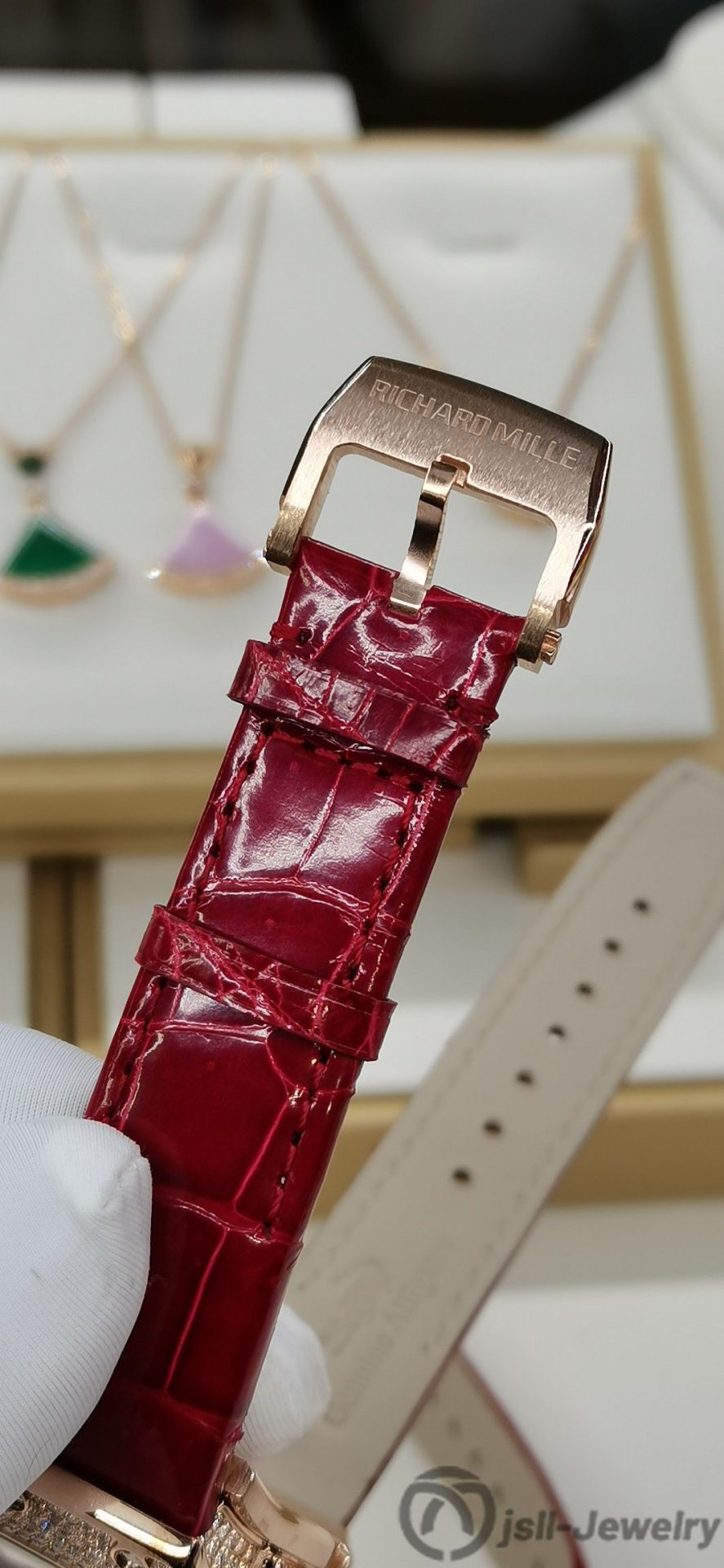 Jsll-Jewelry | Op with the American bright red crocodile +500, women's red lips watch（Gold plated）