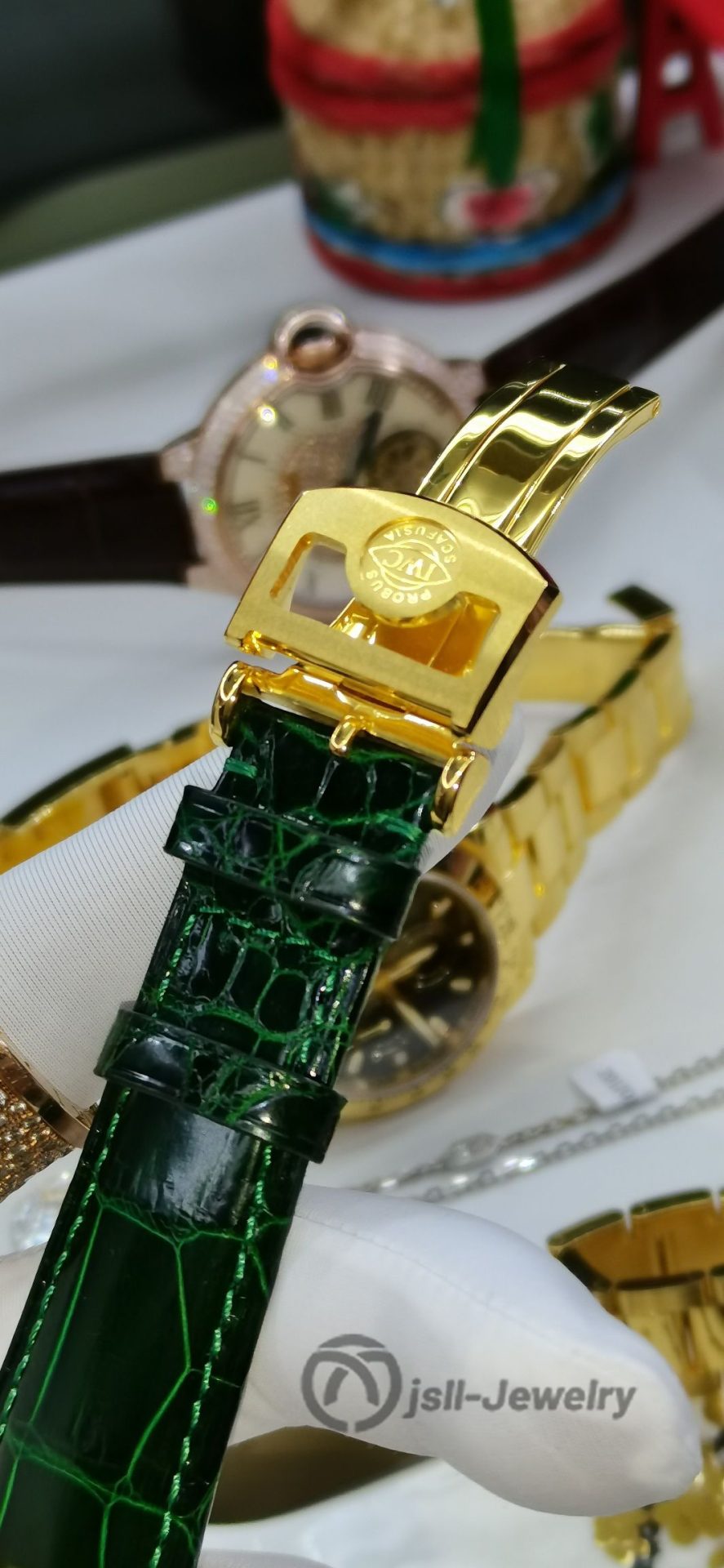 Jsll-Jewelry | Green Shirt Reverse Calendar Watch (Gold plated)