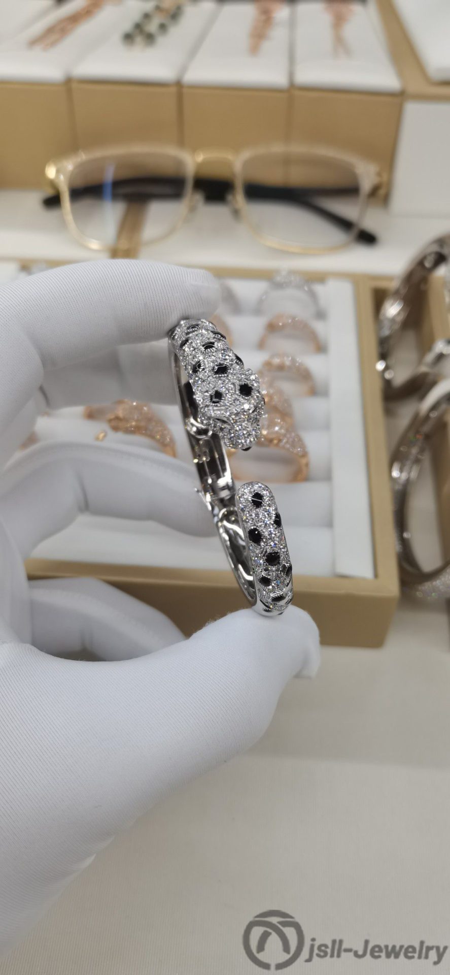 Jsll-Jewelry | 18K white gold with diamonds, leopard head half diamond bracele