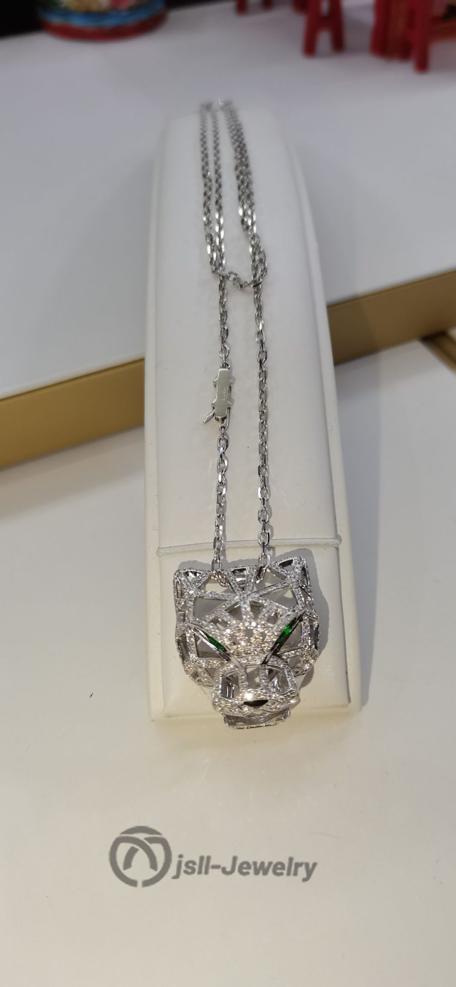 Jsll-Jewelry | 18K white gold inlaid with diamonds, emeralds, luxury edition hollow leopard head pendant