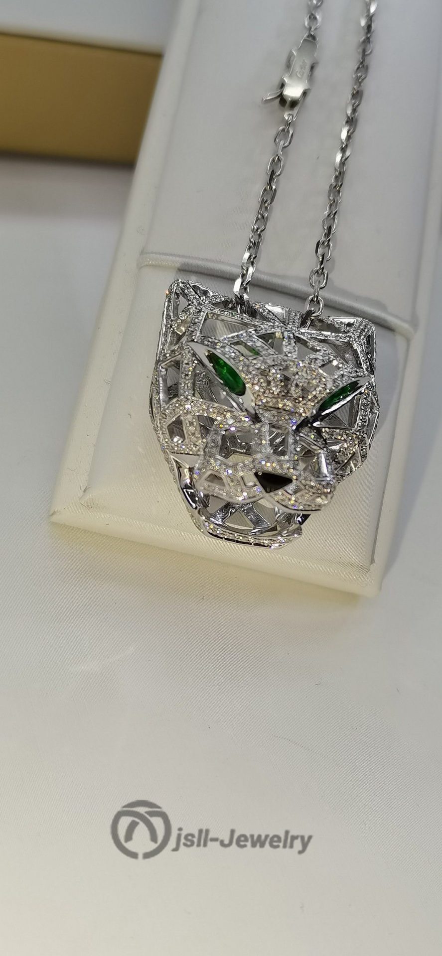 Jsll-Jewelry | 18K white gold inlaid with diamonds, emeralds, luxury edition hollow leopard head pendant