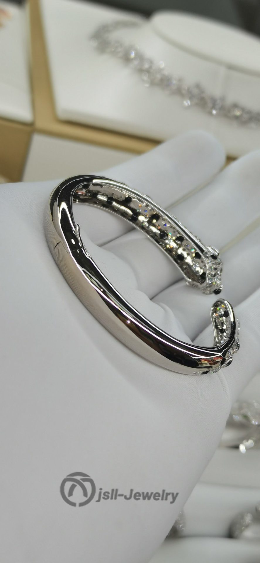 Jsll-Jewelry | 18K white gold with diamonds, leopard head half diamond bracele