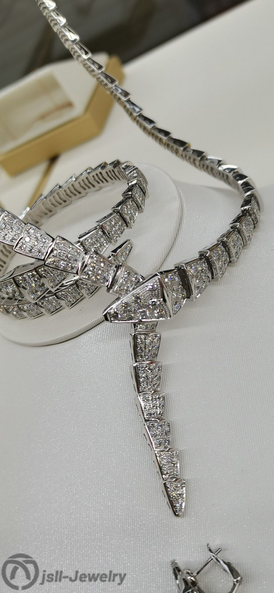 Jsll-Jewelry | 18K white gold and diamond-encrusted grand family full star snake necklace