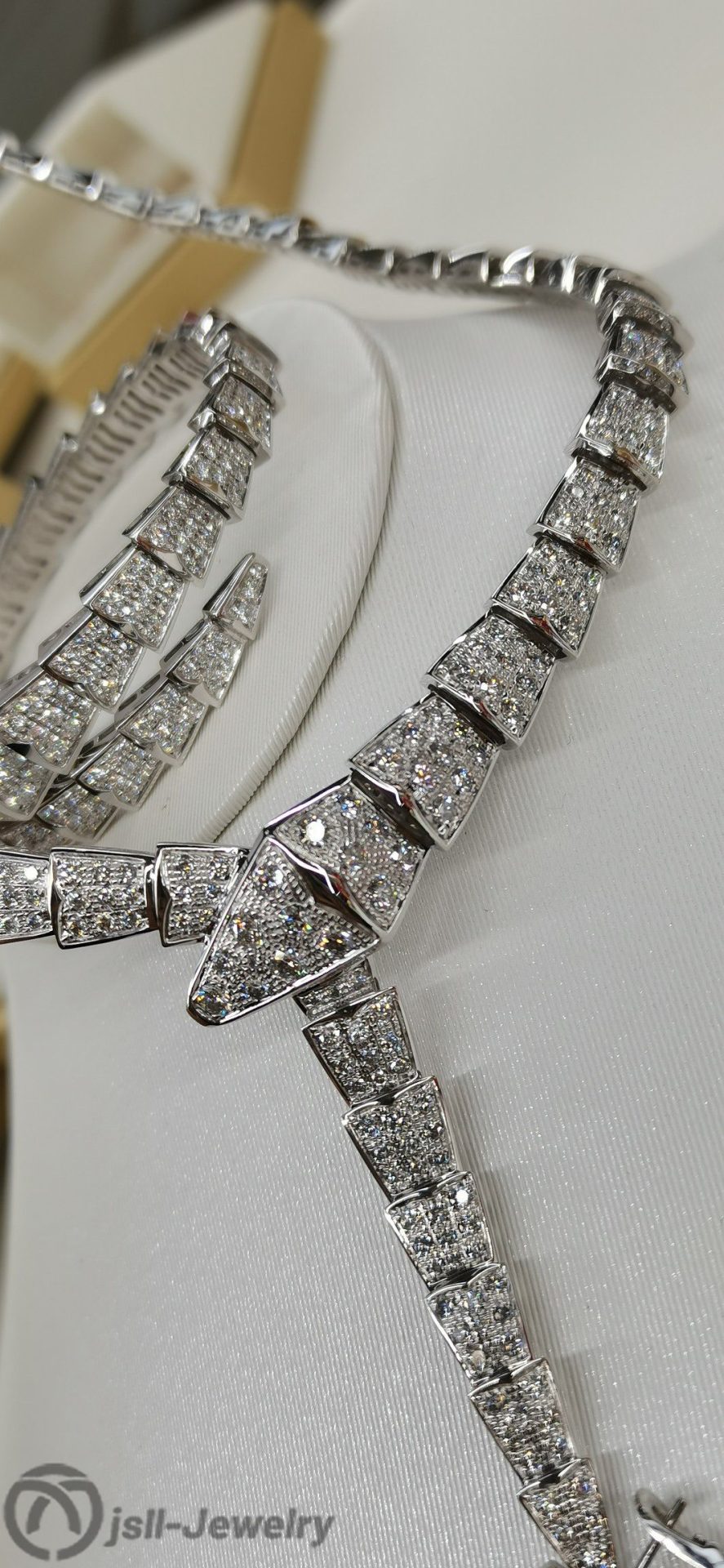 Jsll-Jewelry | 18K white gold and diamond-encrusted grand family full star snake necklace