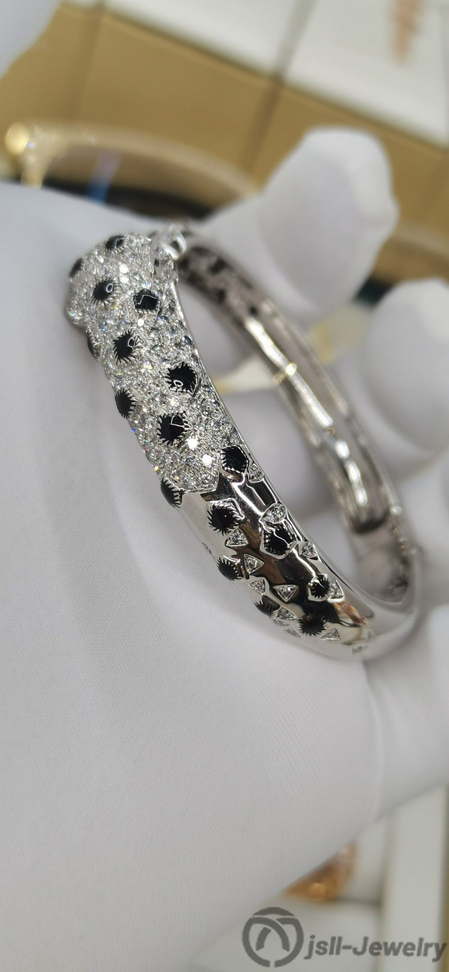 Jsll-Jewelry | 18K white gold with diamonds, leopard head half diamond bracele