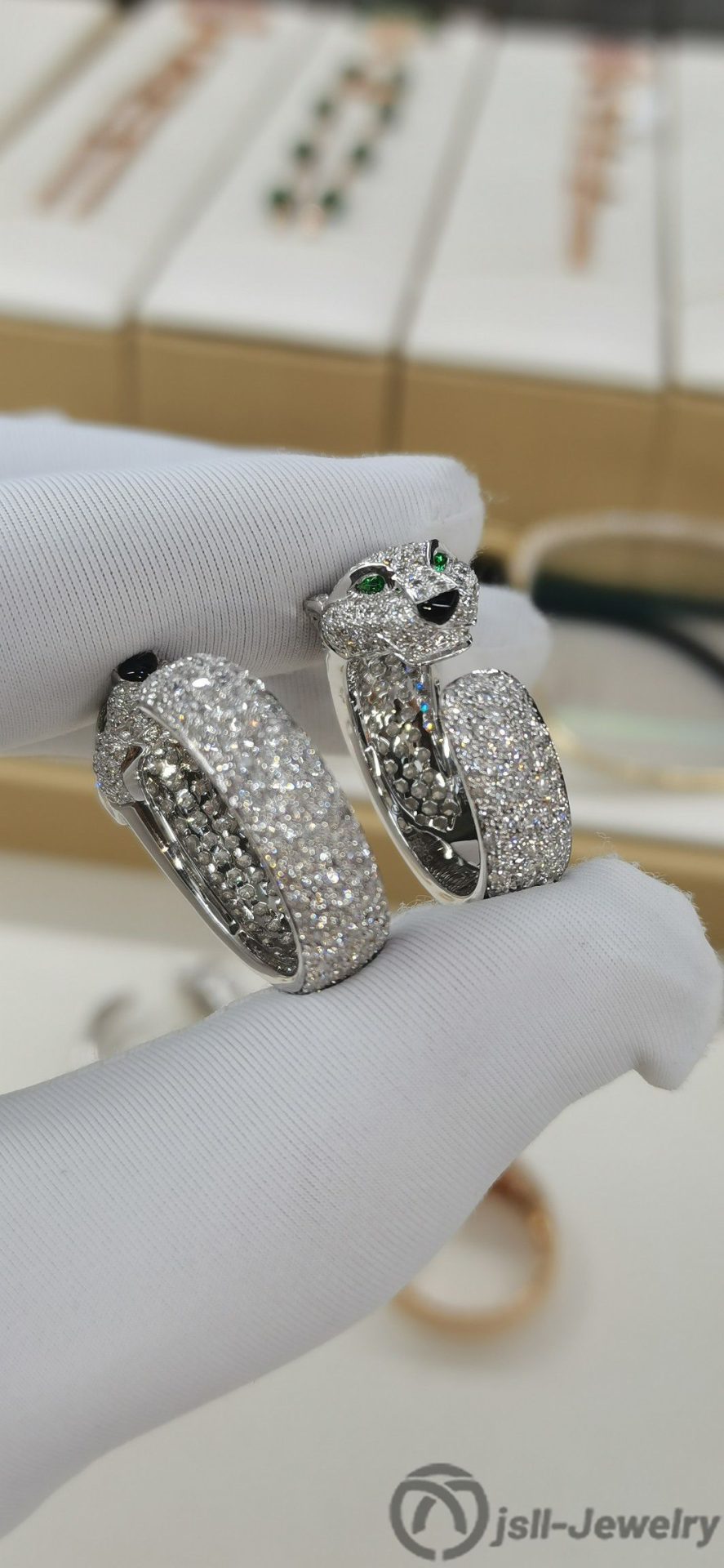 Jsll-Jewelry | 18-karat leopard head ring in white gold with diamonds