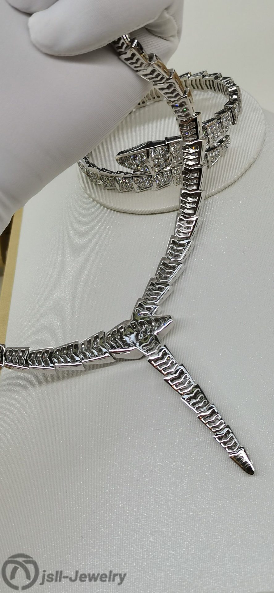 Jsll-Jewelry | 18K white gold and diamond-encrusted grand family full star snake necklace