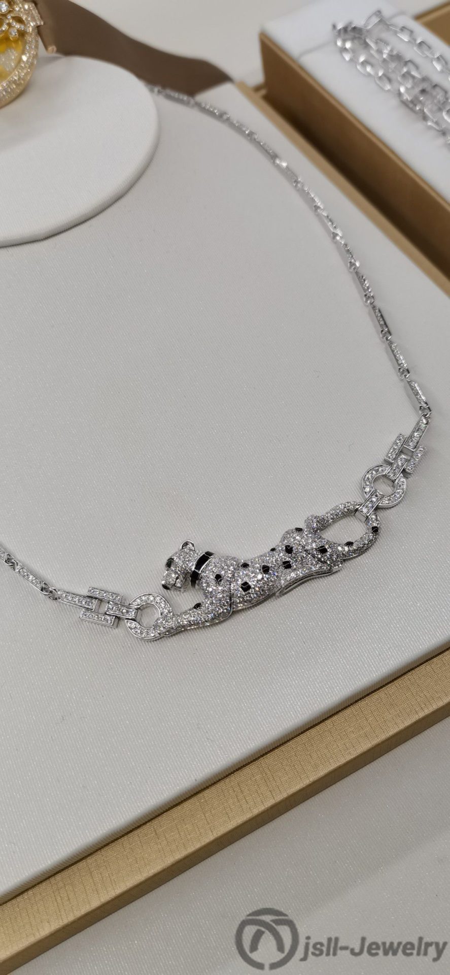 Jsll-Jewelry | 18K white gold and diamond-encrusted luxury full star leopard head necklace