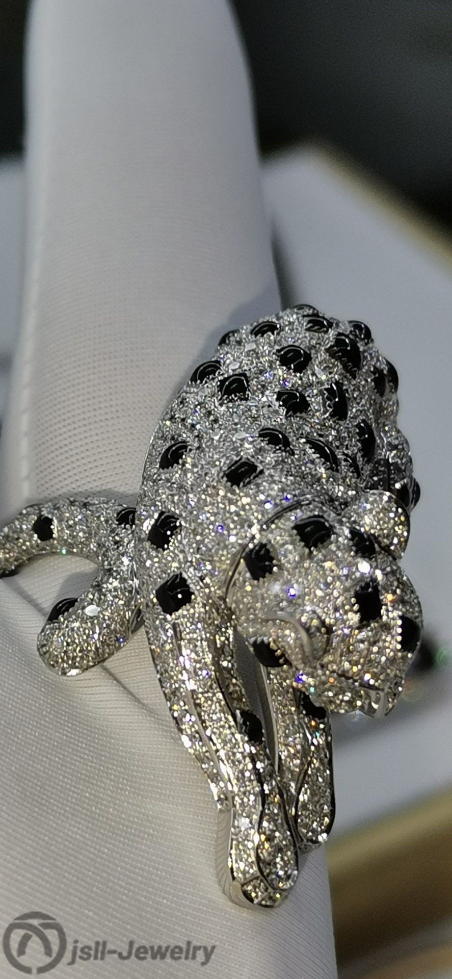 Jsll-Jewelry | Leopard-head luxury 18K white gold ring with diamonds